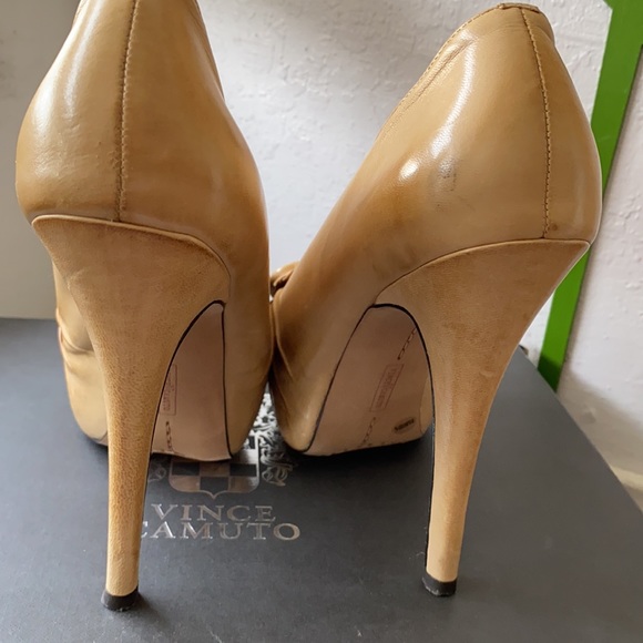 Vince Camuto Mistys peep toe Nappa leather platform pump. 5.5 . Toffee color. - Picture 7 of 11
